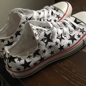 Converse low tops white with black stars